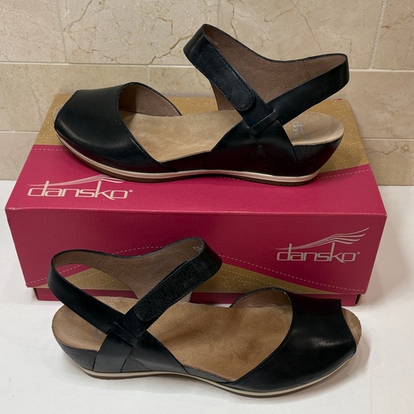 Dansko Shoes - Dansko Women's Black Leather Vera Sandals, 39 (8.5-9)